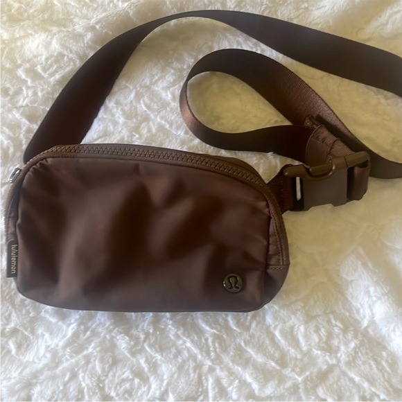 lululemon athletica Handbags - Lululemon Java 1ltr Belt Bag - New Condition